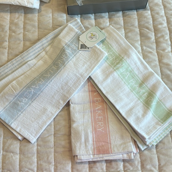 Magnolia Bakery Other - NWT Magnolia Bakery Flour Sack Towels - each set come with 2 please pick color